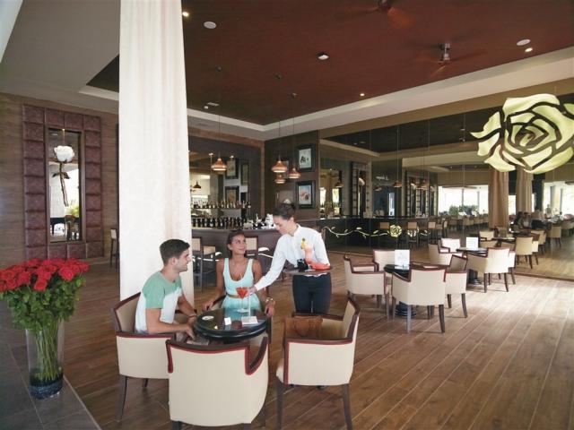 XME_14_036 - Lobby bar.jpg