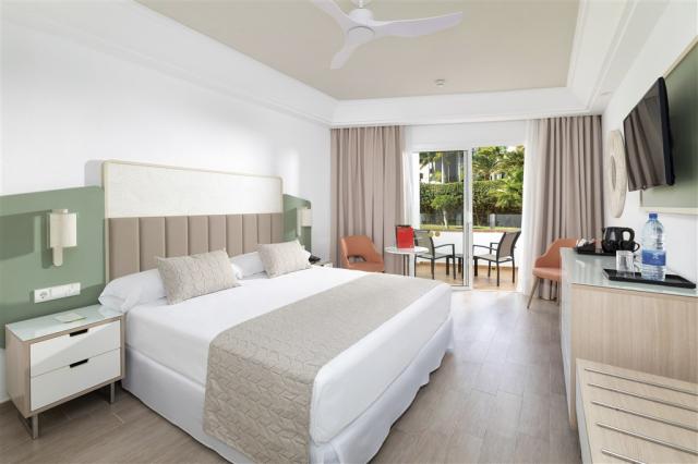 CGC_23_165 - Double room garden view.jpg