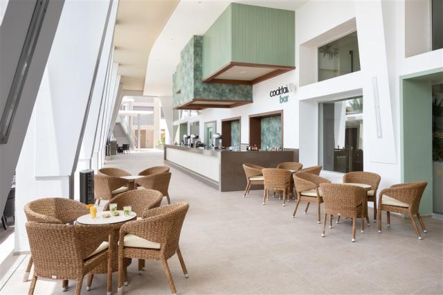 CGC_23_086 - Terrace bar.jpg