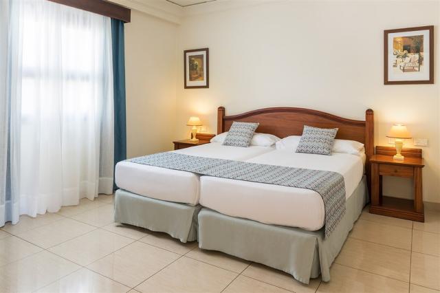 EDIT-Marylanza-4-Suite-Bedroom1.jpg