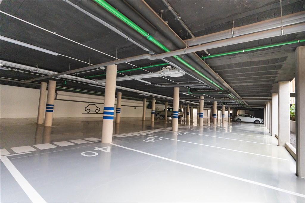 PARKINGLACASA3.jpg