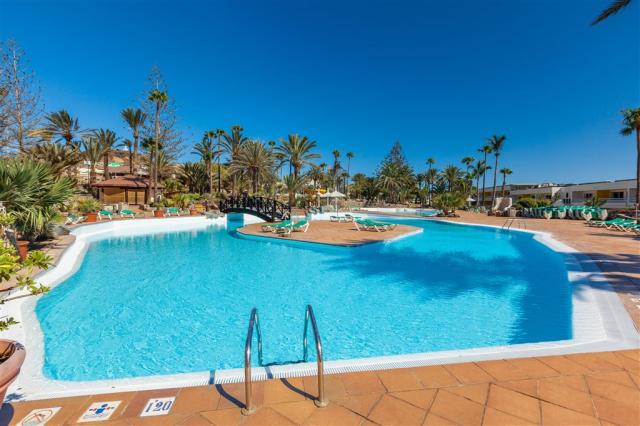ISLA POOL (1).jpg