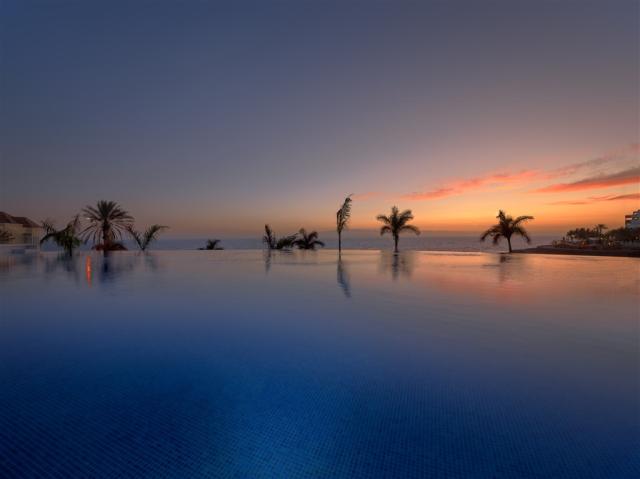 25-7-19_Infinity Pool al anochecer 5.jpg