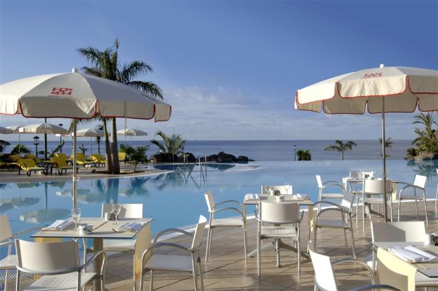 RN 13 POOL RESTAURANT.jpg