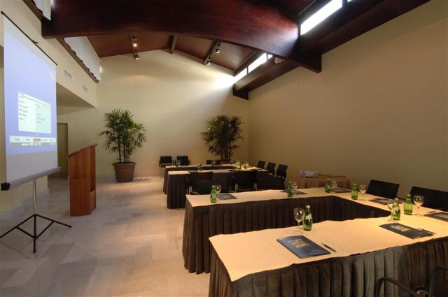RN 44 MEETINGROOM.jpg
