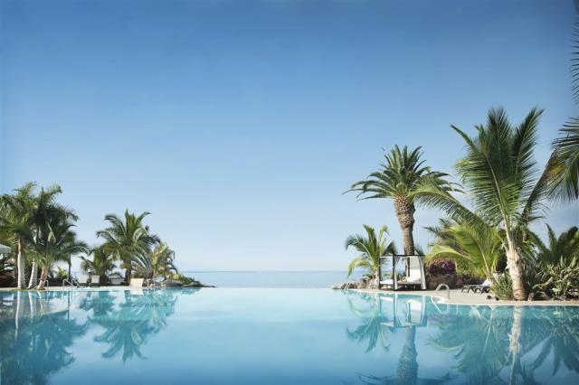 RN 05 INFINITY POOL.jpg