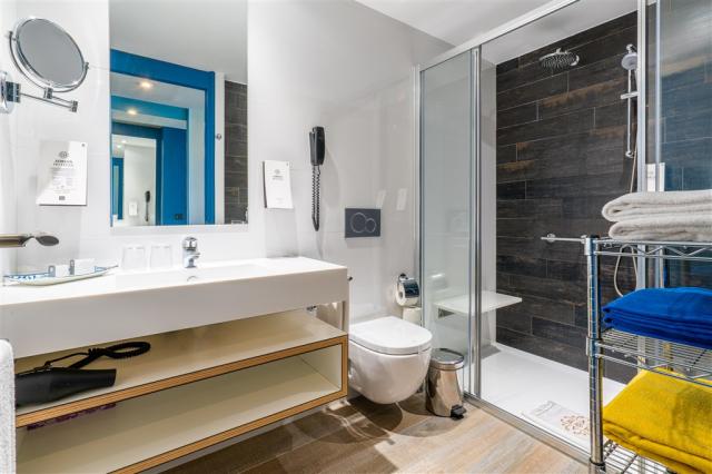 CG 2024 DOUBLE STANDARD BATHROOM.jpg