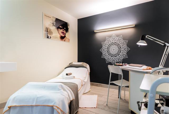 CG WELLNESS TREATMENT ROOM.jpg