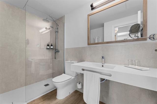 074-BD-bathroom-example-apartment-deluxe-resort-view-deluxe-apa
