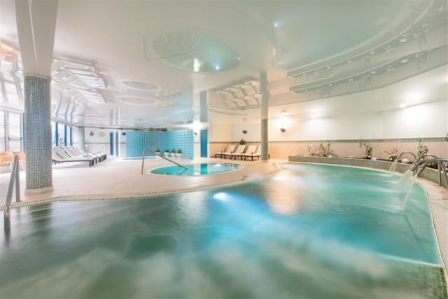 059-HB-indoor-pool_109690319.jpg