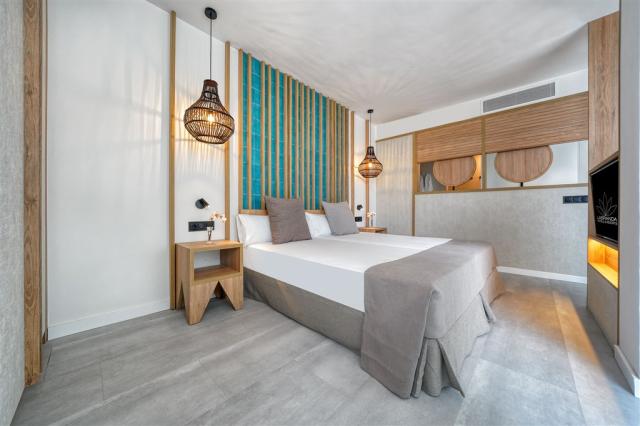 Deluxe Junior Suite Sea View 9_Adults Only LSCA1.jpg