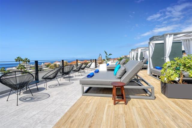 Sunset Champagne Lounge 4_Adults Only Area1.jpg