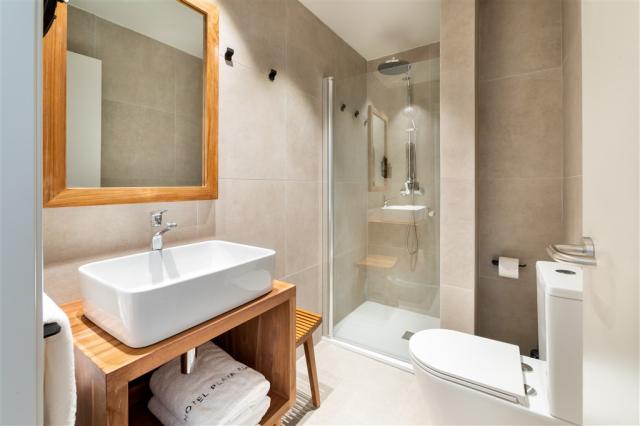 Bathroom_Superior_1.jpg