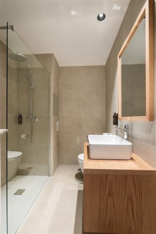 BathroomSuperior_2.jpg