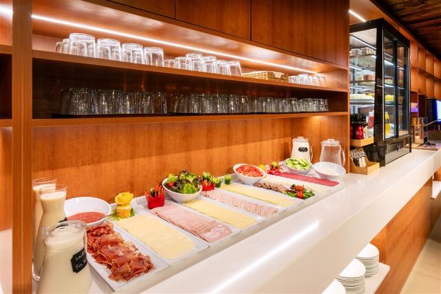 BreakfastBuffet.jpg