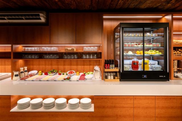 BreakfastBuffet_1.jpg