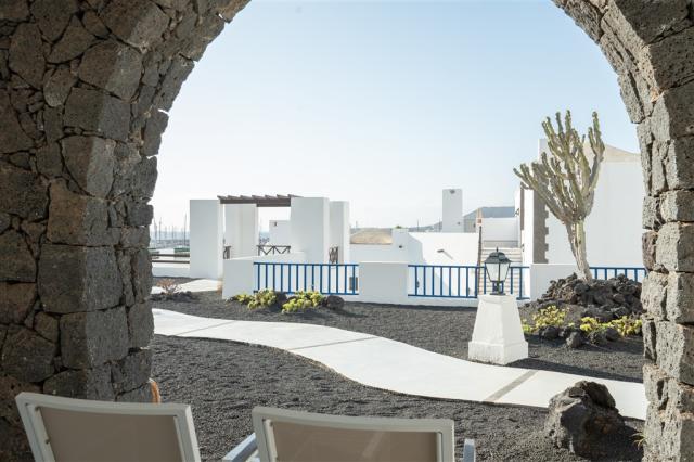 ACE - LIVVO VOLCAN LANZAROTE (9-25) - suite (5).jpg