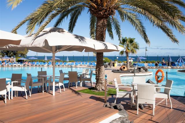 ACE - ALEXANDRE TEGUISE PLAYA - Terraza Piscina (1).JPG