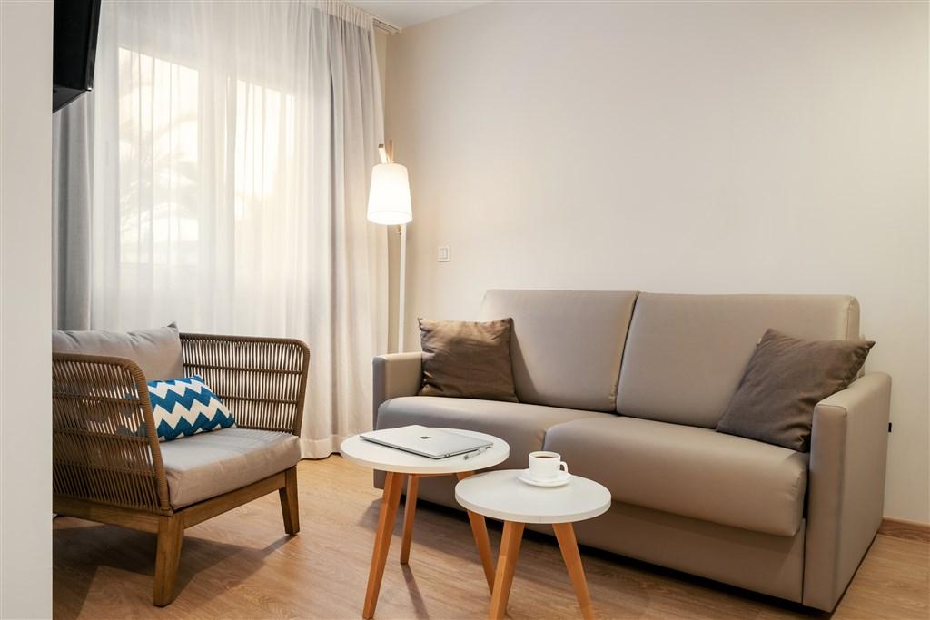 JUNIOR SUITE BALCONY (10).jpg