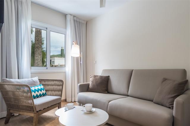 JUNIOR SUITE BALCONY (9).jpg