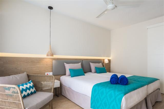JUNIOR SUITE BALCONY (8).jpg