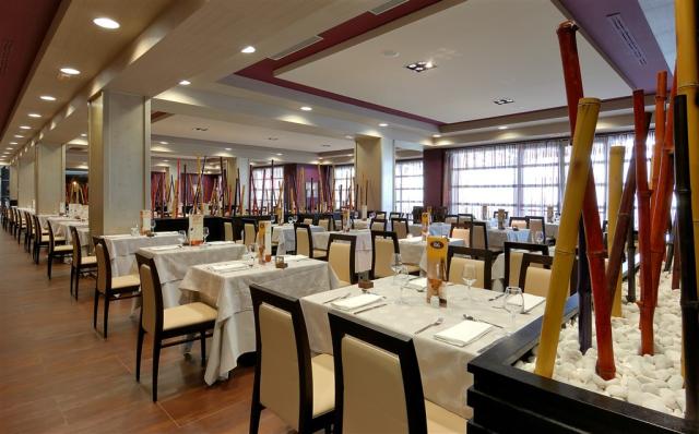 17. Buffet Restaurant.jpg