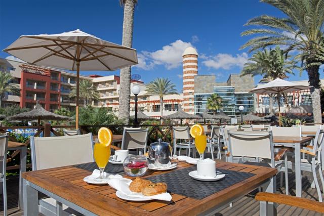 21. Pool Bar.jpg