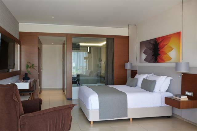 Junior_Suite_Beach_Front_Private_Pool-2.jpg