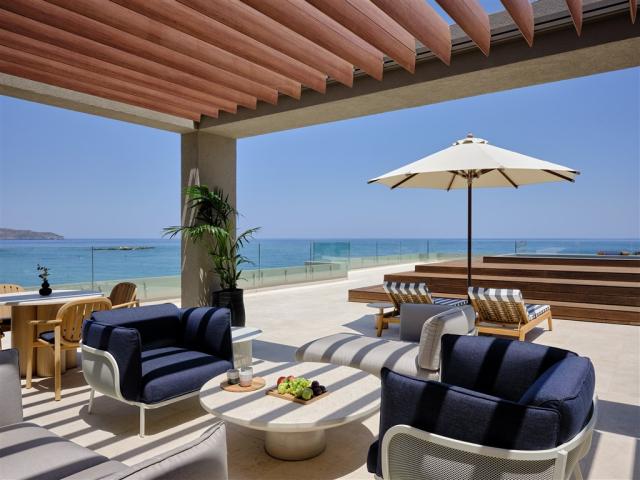 Signature_Frontal_Sea_View_Suite_Hydro_Plunge_Pool.jpg