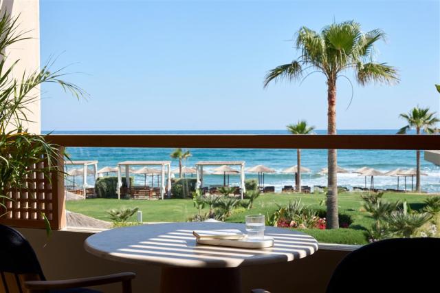 Double_Frontal_Sea_View.jpg