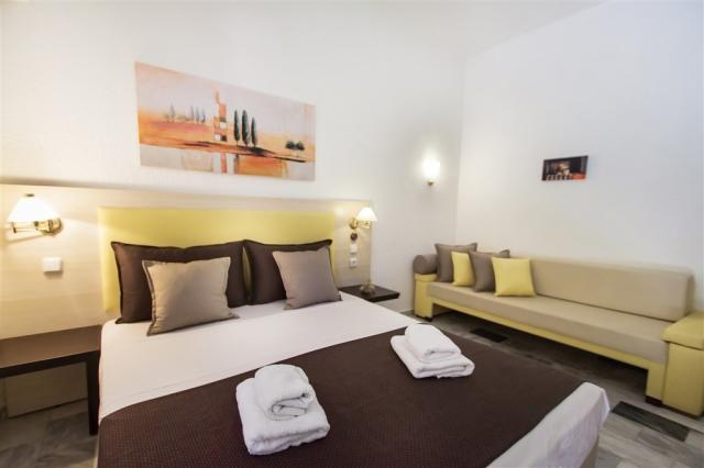 Bedding Standard Rigas Hotel.JPG