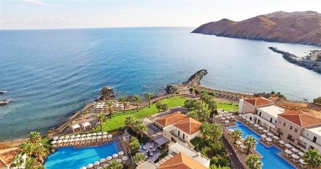 04-A-combination-of-Greek-hospitality-and-services-with-traditi