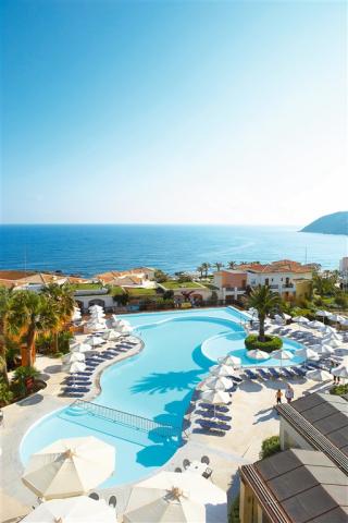 01-Exotic-pool-overlooking-the-Aegean-sea_72dpi.jpg