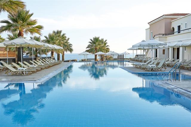 12-Exotic-pool-overlooking-the-Aegean-sea_72dpi.jpg