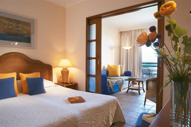 15-Family-Room,-Master-Bedroom-and-Separated-Living-Room_72dpi.