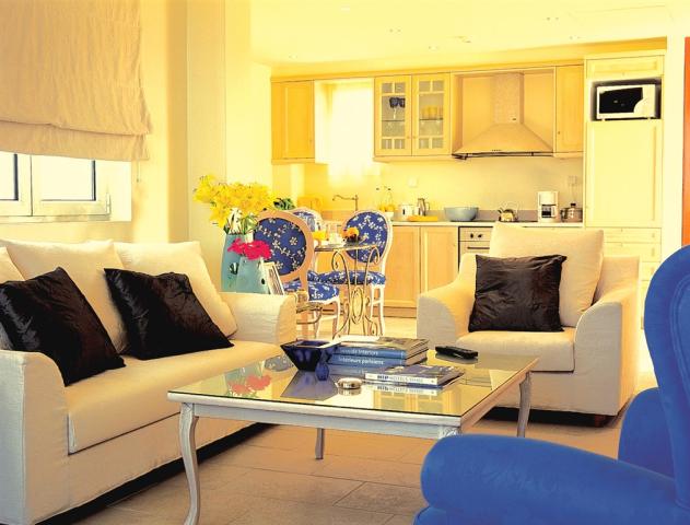 23-Family-Apartment,-Spacious-living-area_72dpi.jpg