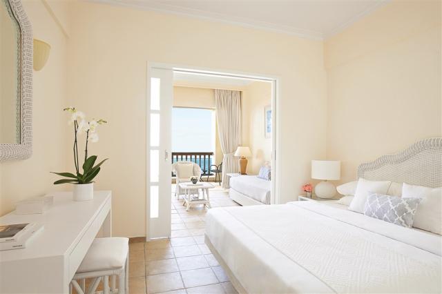 11-Family-Room_72dpi.jpg