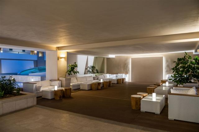 Le Bar area.jpg