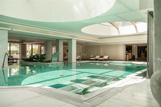 Spa Indoor pool1.jpg