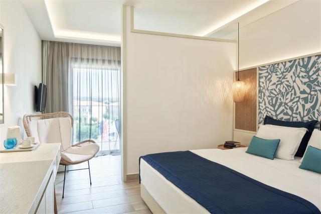 Family_Room_Inland____Sea_View.jpg