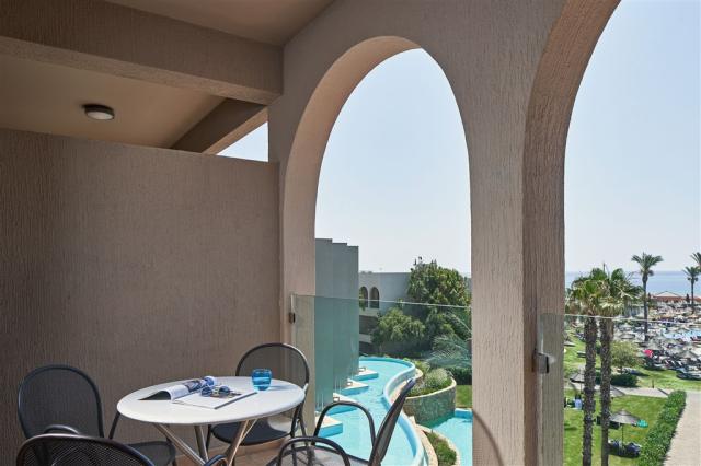 Family_Room_Sea_View.jpg