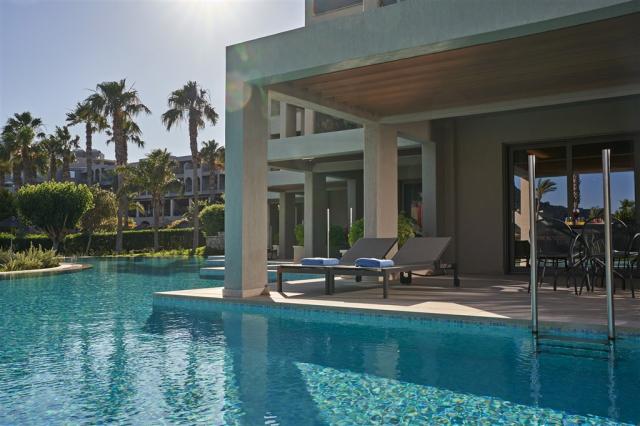 Family_Room_Swim_Up_inland_View-2.jpg