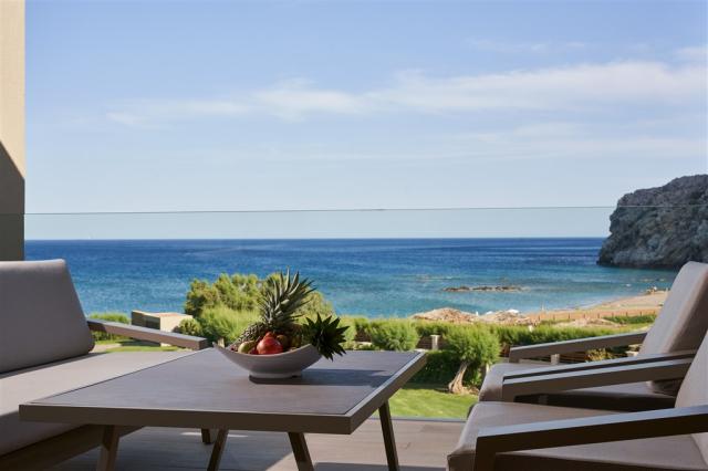 Two_Bedroom_Suite_Swim_Up-2.jpg