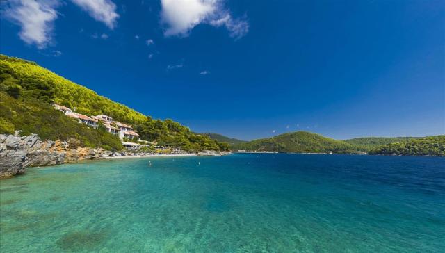 skopelosbeach5.jpg