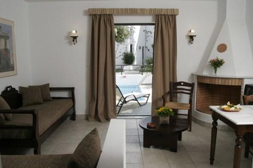 suites-livingroom.jpg