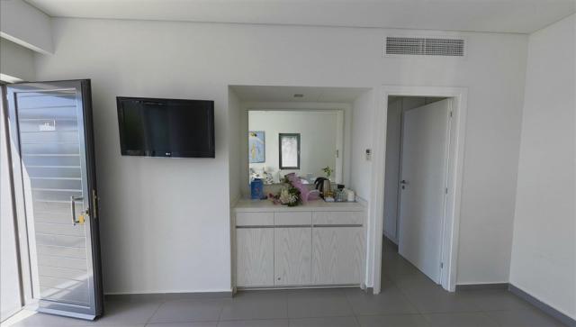 1b1lv-bedroom.jpg