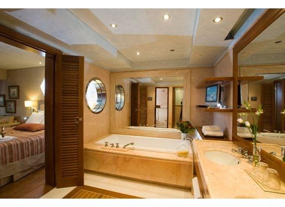 deluxe-hotel-suite-sea-view4.jpeg