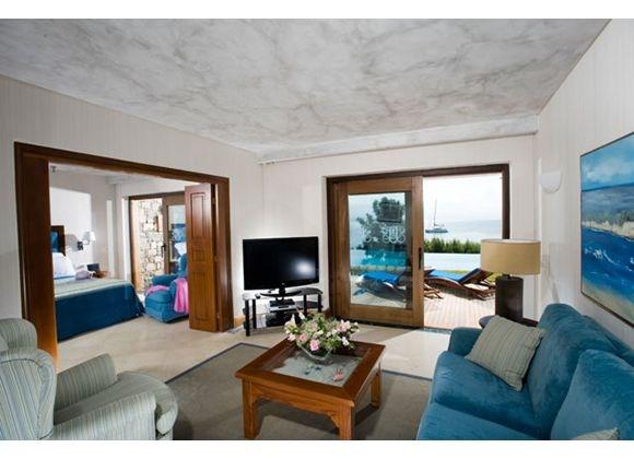 mediterranean-villa-with-private-pool-on-the-seafront1.jpeg
