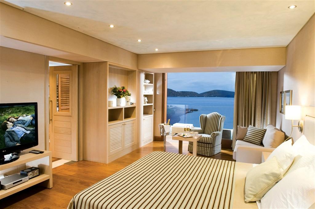deluxe_hotel_suite_sea_view_11.jpg