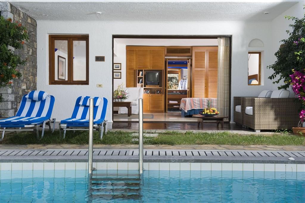 family suite exterior 1.jpg